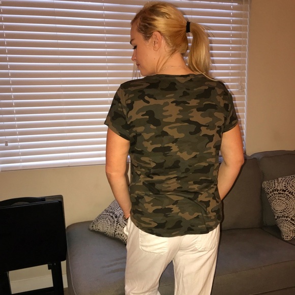 New York & Company perfect tee camo XL - Picture 2 of 3